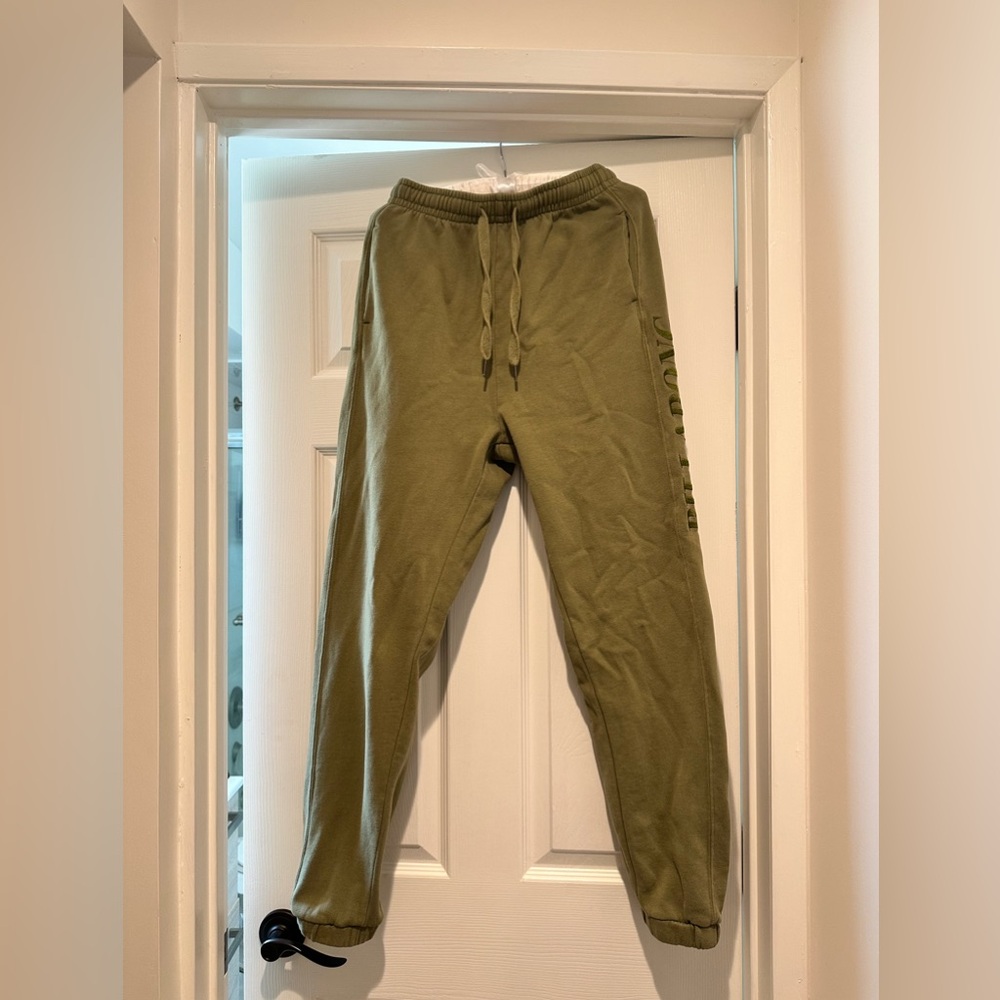 Green Billabong sweatpants